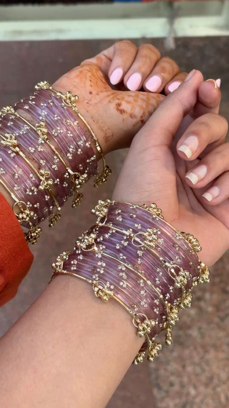 This are bangles I am talking about 😑
And i wearing smth or exact you can say to the silver ones 